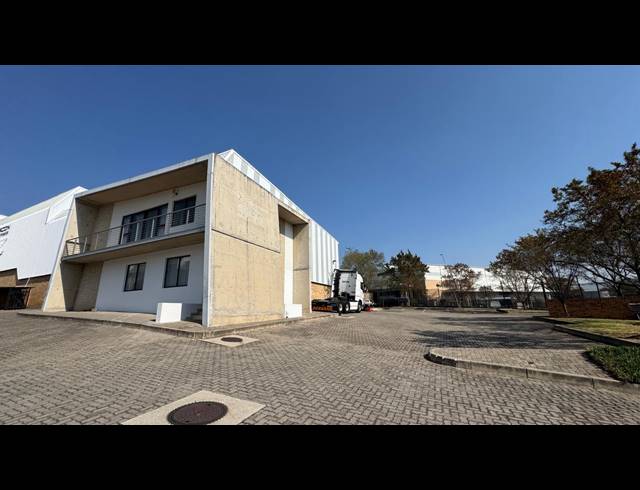 766M² WAREHOUSE TO LET IN LINBRO PARK